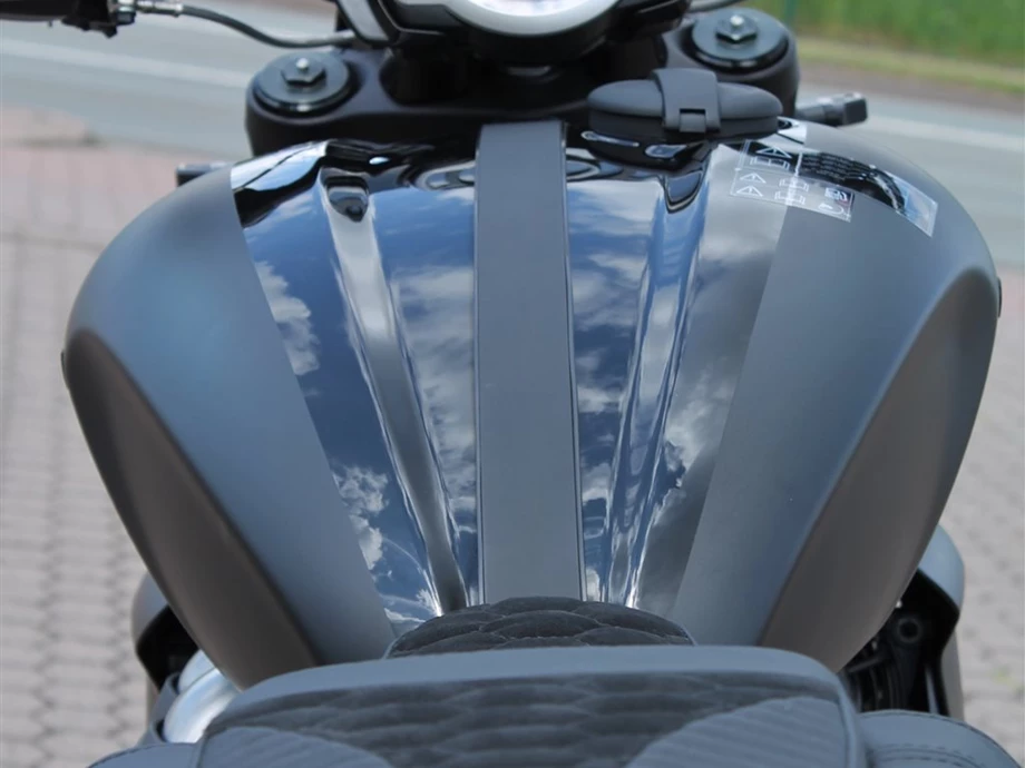 Umbgebautes Motorrad Triumph Rocket 3 R Black Bild 14: Umbgebautes Motorrad Triumph Rocket 3 R Black