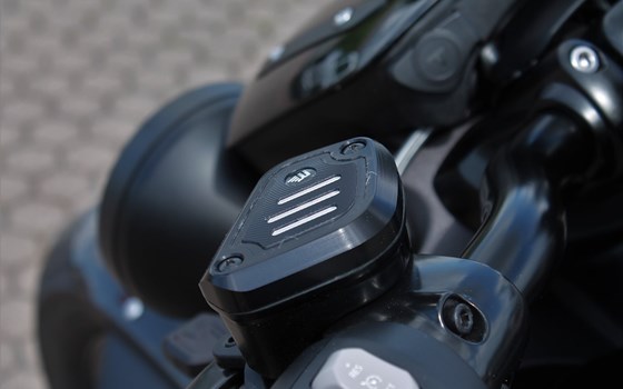 Umgebautes Motorrad Triumph Rocket 3 R Black von Stärker-Profil GmbH - Bild 8 Umgebautes Motorrad Triumph Rocket 3 R Black von Stärker-Profil GmbH - Bild 8