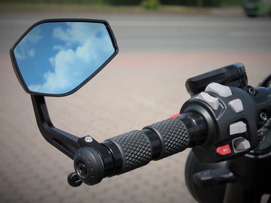 Umbgebautes Motorrad Triumph Rocket 3 R Black Bild 10: Umbgebautes Motorrad Triumph Rocket 3 R Black