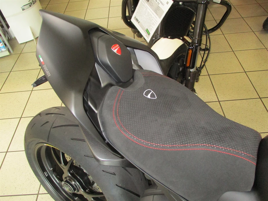 Umbgebautes Motorrad Ducati Streetfighter V4 S Bild 3: Umbgebautes Motorrad Ducati Streetfighter V4 S