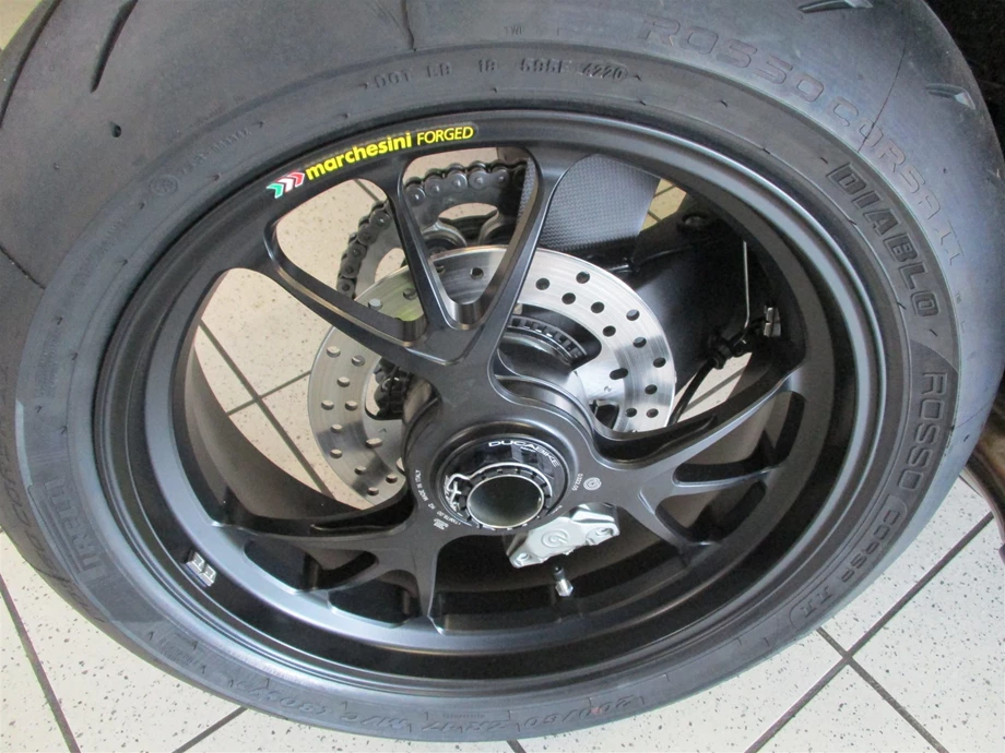 Umbgebautes Motorrad Ducati Streetfighter V4 S Bild 8: Umbgebautes Motorrad Ducati Streetfighter V4 S