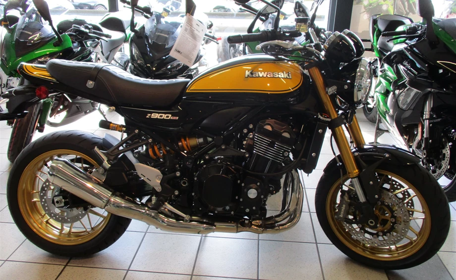 Umbgebautes Motorrad Kawasaki Z900 RS SE Bild 3: Umbgebautes Motorrad Kawasaki Z900 RS SE