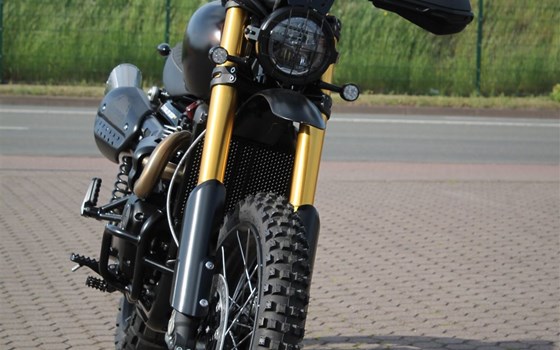 Umgebautes Motorrad Triumph Scrambler 1200 XE von Stärker-Profil GmbH - Bild 14 Umgebautes Motorrad Triumph Scrambler 1200 XE von Stärker-Profil GmbH - Bild 14