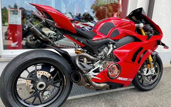 Umgebautes Motorrad Ducati Panigale V4 S von Direct Performance - Bild 7 Umgebautes Motorrad Ducati Panigale V4 S von Direct Performance - Bild 7