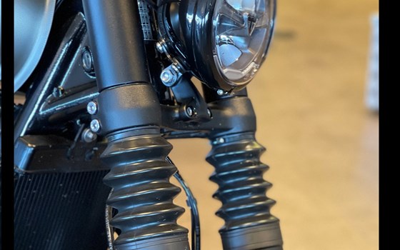 Umgebautes Motorrad Triumph Bonneville Bobber Black von Stärker-Profil GmbH - Bild 13 Umgebautes Motorrad Triumph Bonneville Bobber Black von Stärker-Profil GmbH - Bild 13