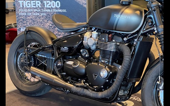 Umgebautes Motorrad Triumph Bonneville Bobber Black von Stärker-Profil GmbH - Bild 3 Umgebautes Motorrad Triumph Bonneville Bobber Black von Stärker-Profil GmbH - Bild 3