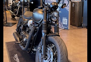 Triumph Bonneville Bobber Black