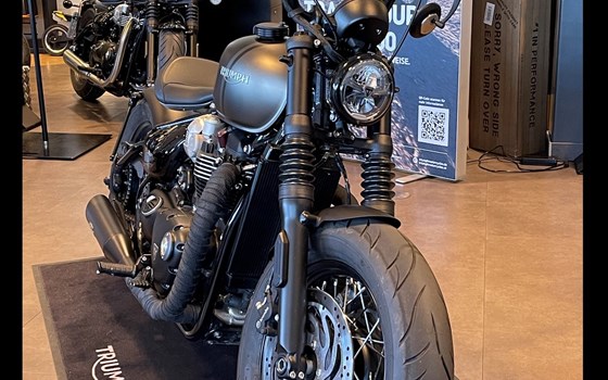 Umgebautes Motorrad Triumph Bonneville Bobber Black von Stärker-Profil GmbH - Bild 1 Umgebautes Motorrad Triumph Bonneville Bobber Black von Stärker-Profil GmbH - Bild 1