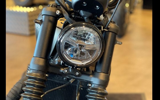 Umgebautes Motorrad Triumph Bonneville Bobber Black von Stärker-Profil GmbH - Bild 5 Umgebautes Motorrad Triumph Bonneville Bobber Black von Stärker-Profil GmbH - Bild 5