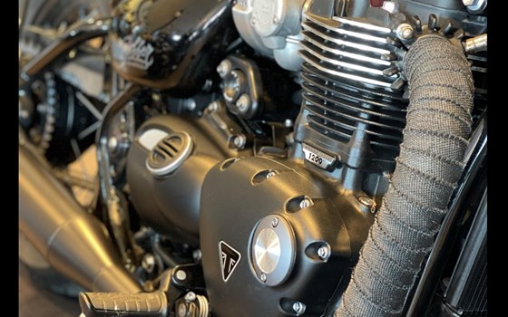 Umgebautes Motorrad Triumph Bonneville Bobber Black von Stärker-Profil GmbH - Bild 6 Umgebautes Motorrad Triumph Bonneville Bobber Black von Stärker-Profil GmbH - Bild 6