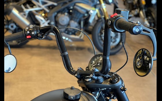 Umgebautes Motorrad Triumph Bonneville Bobber Black von Stärker-Profil GmbH - Bild 9 Umgebautes Motorrad Triumph Bonneville Bobber Black von Stärker-Profil GmbH - Bild 9