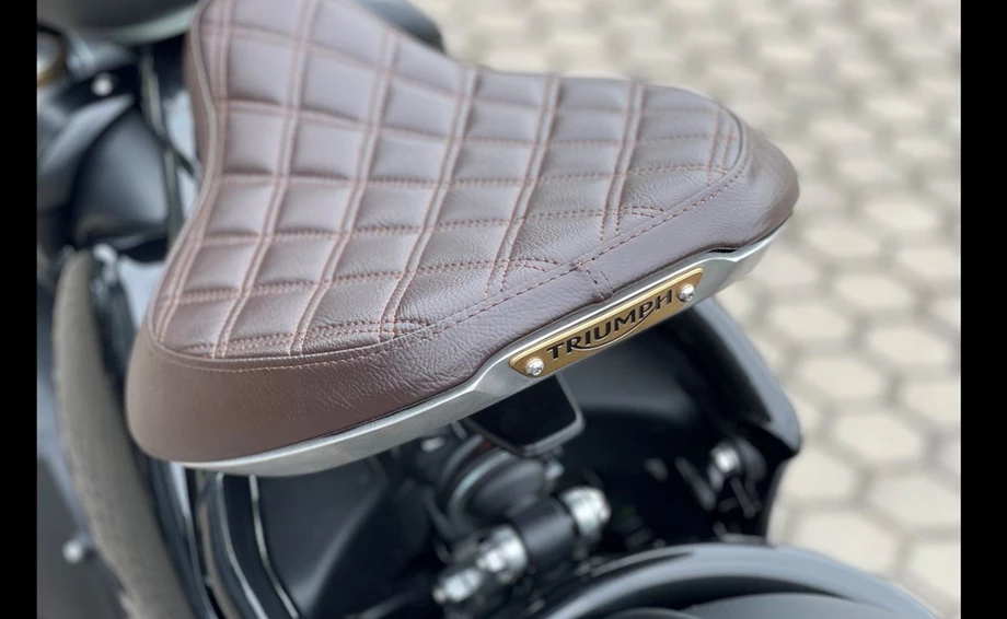 Umbgebautes Motorrad Triumph Bonneville Bobber Bild 14: Umbgebautes Motorrad Triumph Bonneville Bobber