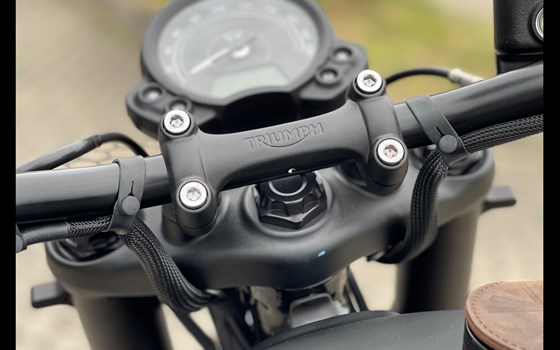 Umgebautes Motorrad Triumph Bonneville Bobber von Stärker-Profil GmbH - Bild 15 Umgebautes Motorrad Triumph Bonneville Bobber von Stärker-Profil GmbH - Bild 15