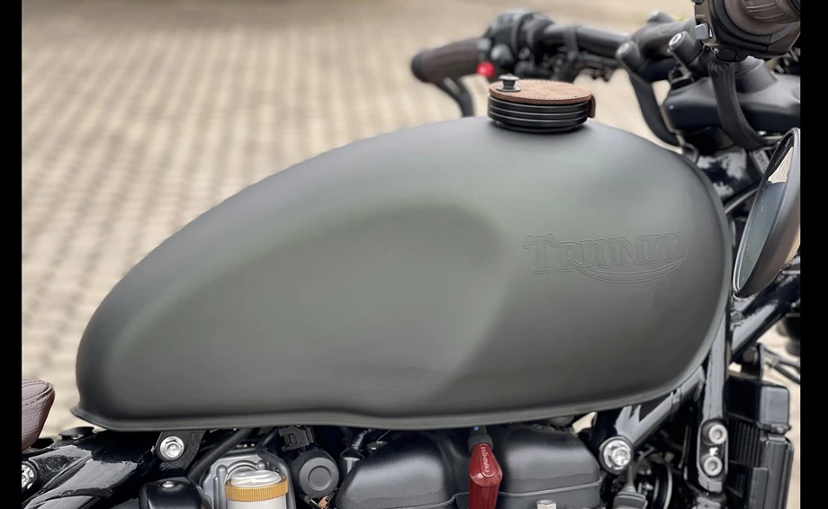 Umbgebautes Motorrad Triumph Bonneville Bobber Bild 3: Umbgebautes Motorrad Triumph Bonneville Bobber