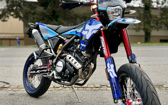 Umgebautes Motorrad Fantic XMF 125 Competition von Pat-Bikes AG - Bild 2 Umgebautes Motorrad Fantic XMF 125 Competition von Pat-Bikes AG - Bild 2