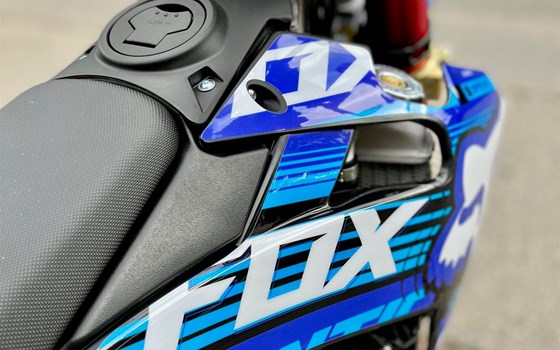 Umgebautes Motorrad Fantic XMF 125 Competition von Pat-Bikes AG - Bild 5 Umgebautes Motorrad Fantic XMF 125 Competition von Pat-Bikes AG - Bild 5