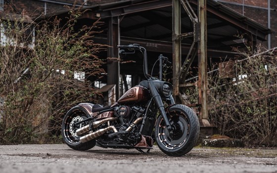 Umgebautes Motorrad Harley-Davidson Softail Fat Boy 114 FLFBS von X-Trem Custombikes - Bild 1