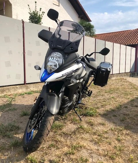 Umbgebautes Motorrad Suzuki V-Strom 650 XT Touring Bild 1: Umbgebautes Motorrad Suzuki V-Strom 650 XT Touring