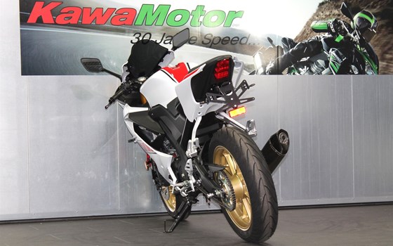 Umgebautes Motorrad Yamaha R125 von Munich-Bike-Factory - Bild 4