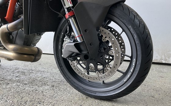 Umgebautes Motorrad KTM 1290 Super Duke R von Motoshop Zachmann GmbH - Bild 5 Umgebautes Motorrad KTM 1290 Super Duke R von Motoshop Zachmann GmbH - Bild 5