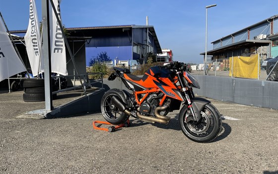 Umgebautes Motorrad KTM 1290 Super Duke R von Motoshop Zachmann GmbH - Bild 1 Umgebautes Motorrad KTM 1290 Super Duke R von Motoshop Zachmann GmbH - Bild 1