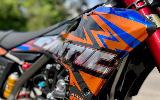 Umgebautes Motorrad Fantic XMF 125 Competition von Pat-Bikes AG - Bild 5 Umgebautes Motorrad Fantic XMF 125 Competition von Pat-Bikes AG - Bild 5
