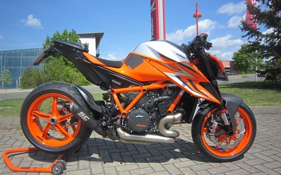 Umgebautes Motorrad KTM 1290 Super Duke R von Motorradcenter Keßler - Bild 4 Umgebautes Motorrad KTM 1290 Super Duke R von Motorradcenter Keßler - Bild 4