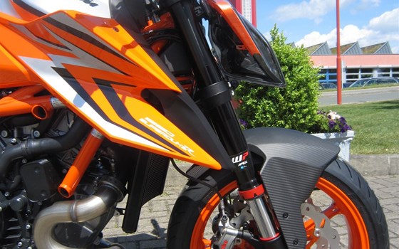 Umgebautes Motorrad KTM 1290 Super Duke R von Motorradcenter Keßler - Bild 5 Umgebautes Motorrad KTM 1290 Super Duke R von Motorradcenter Keßler - Bild 5