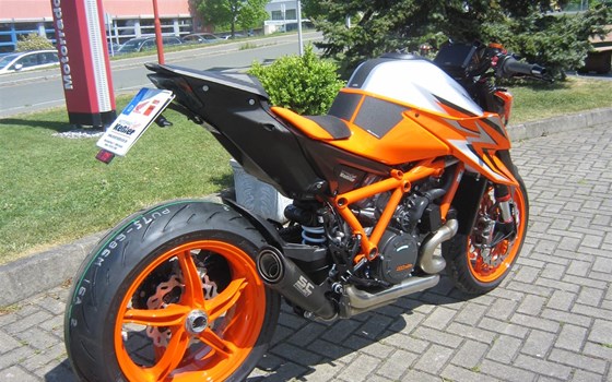 Umgebautes Motorrad KTM 1290 Super Duke R von Motorradcenter Keßler - Bild 6 Umgebautes Motorrad KTM 1290 Super Duke R von Motorradcenter Keßler - Bild 6