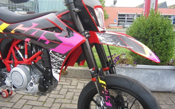 Umgebautes Motorrad GASGAS SM 700 von Motorradcenter Keßler - Bild 7 Umgebautes Motorrad GASGAS SM 700 von Motorradcenter Keßler - Bild 7