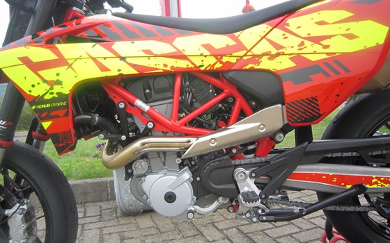 Umgebautes Motorrad GASGAS SM 700 von Motorradcenter Keßler - Bild 3 Umgebautes Motorrad GASGAS SM 700 von Motorradcenter Keßler - Bild 3