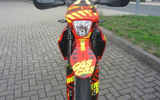 Umgebautes Motorrad GASGAS SM 700 von Motorradcenter Keßler - Bild 7 Umgebautes Motorrad GASGAS SM 700 von Motorradcenter Keßler - Bild 7