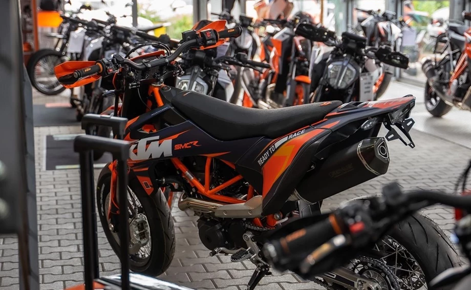 Ktm 690 Smc R Customize Details zum Custom-Bike KTM 690 SMC R des Händlers Road Star ...