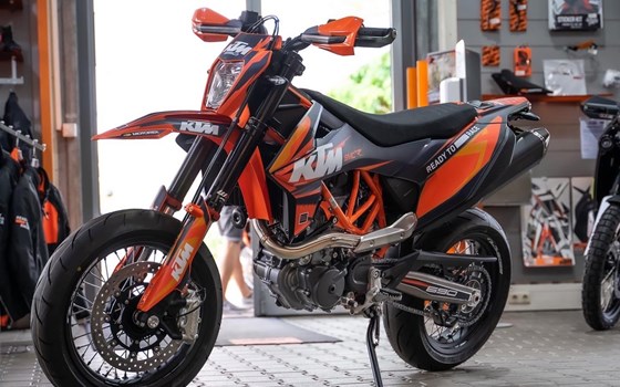 Umgebautes Motorrad KTM 690 SMC R von Road Star Motorcycles GmbH - Bild 1 Umgebautes Motorrad KTM 690 SMC R von Road Star Motorcycles GmbH - Bild 1