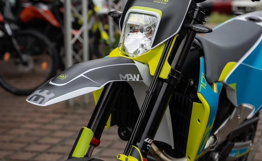 Umbgebautes Motorrad Husqvarna 701 Supermoto Bild 10: Umbgebautes Motorrad Husqvarna 701 Supermoto