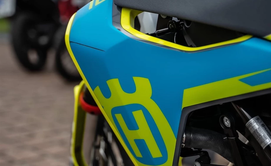 Umbgebautes Motorrad Husqvarna 701 Supermoto Bild 2: Umbgebautes Motorrad Husqvarna 701 Supermoto