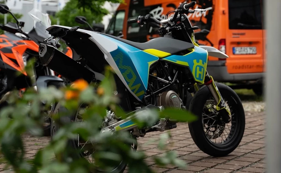 Umbgebautes Motorrad Husqvarna 701 Supermoto Bild 3: Umbgebautes Motorrad Husqvarna 701 Supermoto