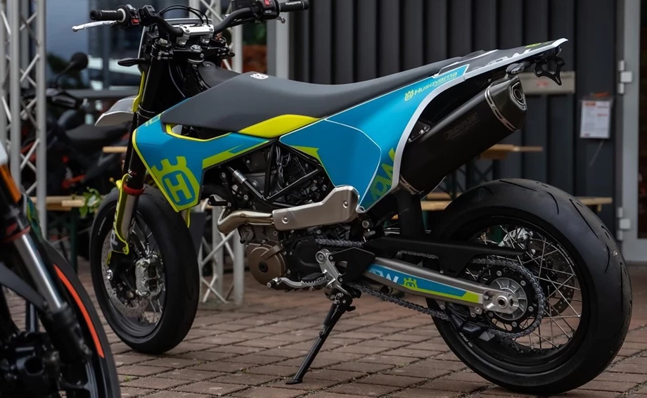 Umbgebautes Motorrad Husqvarna 701 Supermoto Bild 5: Umbgebautes Motorrad Husqvarna 701 Supermoto