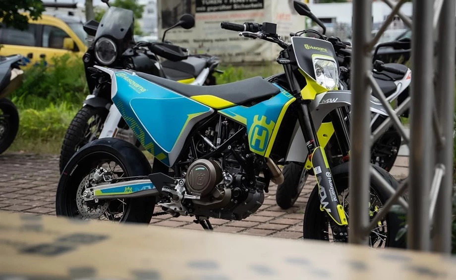 Umbgebautes Motorrad Husqvarna 701 Supermoto Bild 6: Umbgebautes Motorrad Husqvarna 701 Supermoto