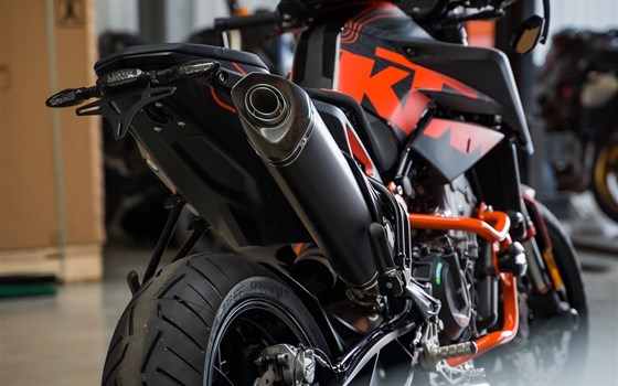 Umgebautes Motorrad KTM 890 Duke L von Road Star Motorcycles GmbH - Bild 3 Umgebautes Motorrad KTM 890 Duke L von Road Star Motorcycles GmbH - Bild 3