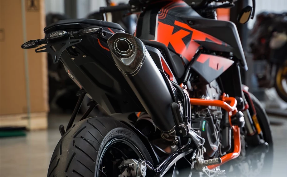 Umbgebautes Motorrad KTM 890 Duke L Bild 3: Umbgebautes Motorrad KTM 890 Duke L