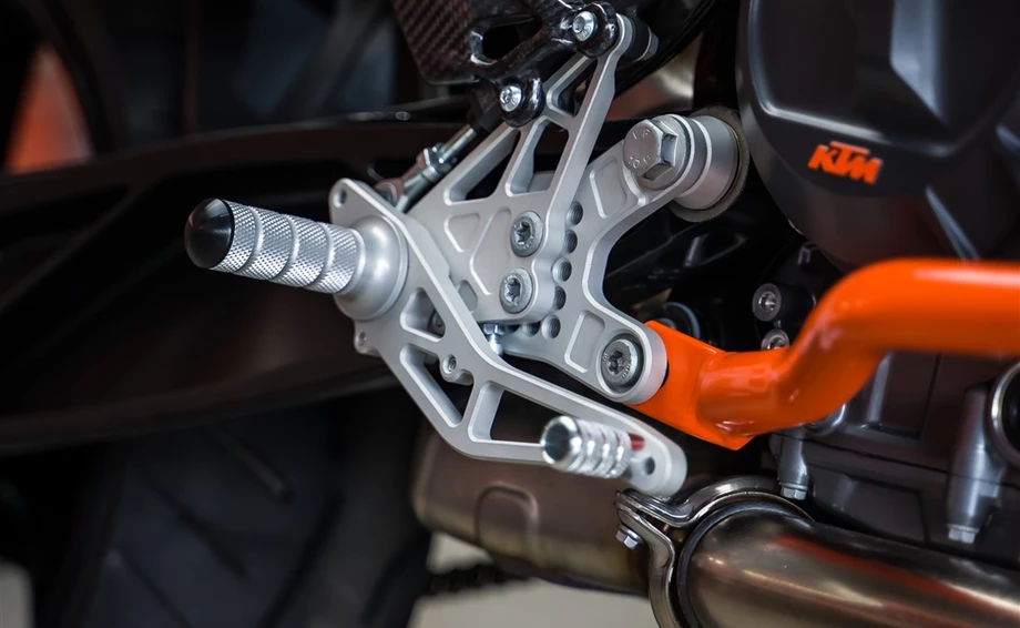 Umbgebautes Motorrad KTM 890 Duke L Bild 4: Umbgebautes Motorrad KTM 890 Duke L