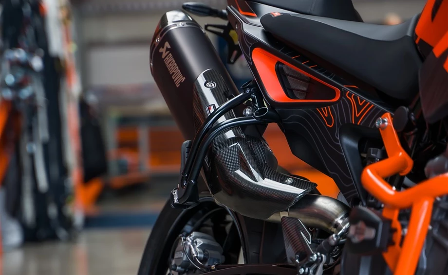 Umbgebautes Motorrad KTM 890 Duke L Bild 5: Umbgebautes Motorrad KTM 890 Duke L