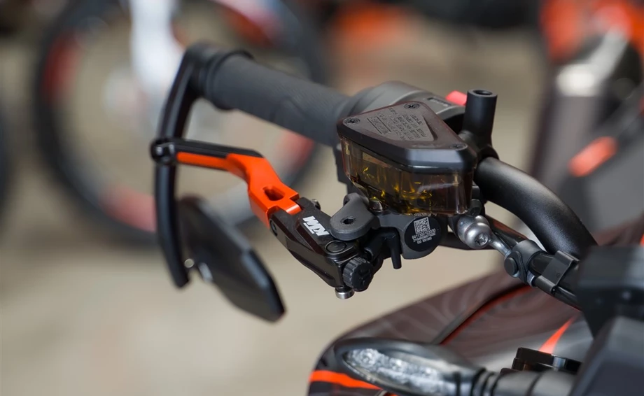 Umbgebautes Motorrad KTM 890 Duke L Bild 8: Umbgebautes Motorrad KTM 890 Duke L