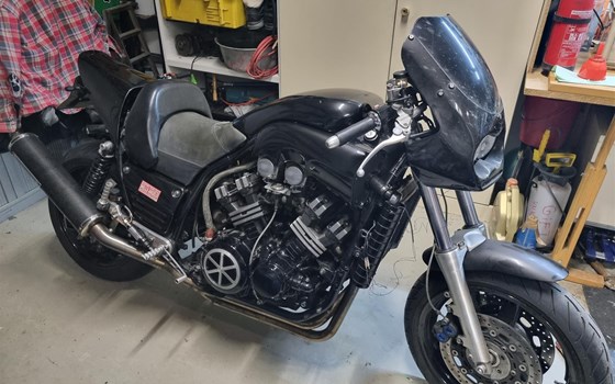 Umgebautes Motorrad Yamaha V-Max VMX 1200 von Schorscholator - Bild 10 Umgebautes Motorrad Yamaha V-Max VMX 1200 von Schorscholator - Bild 10