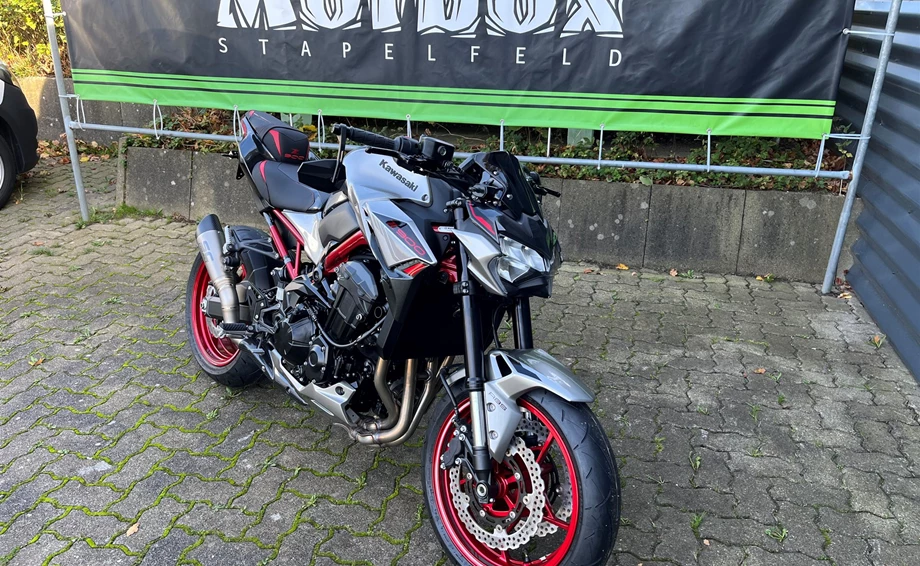 Umbgebautes Motorrad Kawasaki Z900 Bild 2: Umbgebautes Motorrad Kawasaki Z900