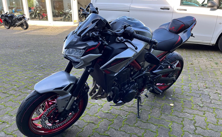 Umbgebautes Motorrad Kawasaki Z900 Bild 12: Umbgebautes Motorrad Kawasaki Z900