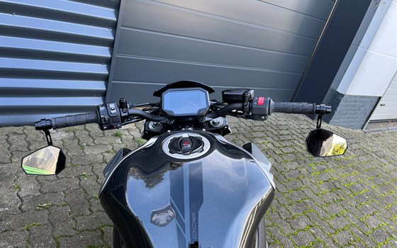 Umgebautes Motorrad Kawasaki Z900 von Motbox - Bild 14 Umgebautes Motorrad Kawasaki Z900 von Motbox - Bild 14