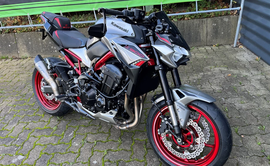 Umbgebautes Motorrad Kawasaki Z900 Bild 1: Umbgebautes Motorrad Kawasaki Z900