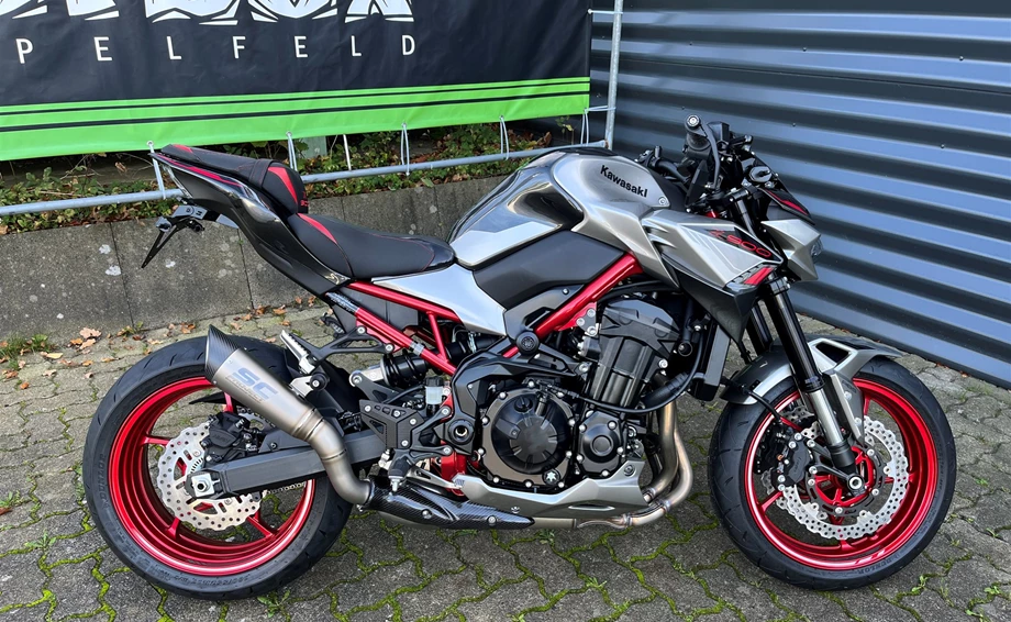Umbgebautes Motorrad Kawasaki Z900 Bild 3: Umbgebautes Motorrad Kawasaki Z900